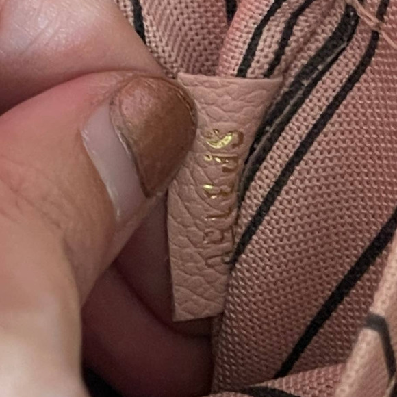 ❌SOLD❌ Louis Vuitton Montaigne BB Empreinte Leather Rose Poudre Crossbody Bag - Picture 15 of 17